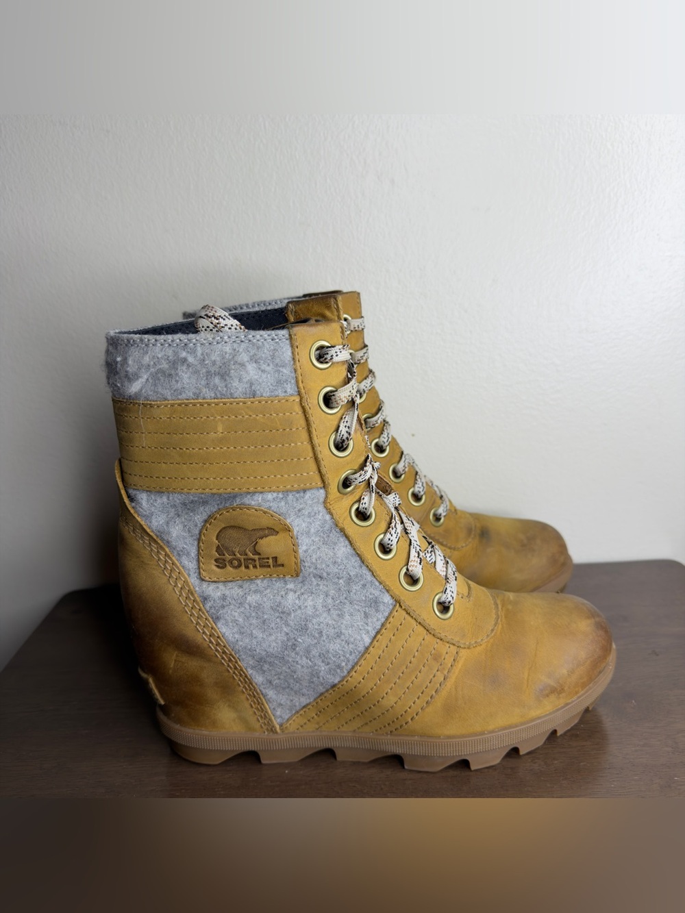 Sorel Lexie Brown Leather Wedge Boots Sz 8 Womens